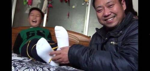 挠闺蜜脚心视频,挠脚心视频引发欢乐热潮